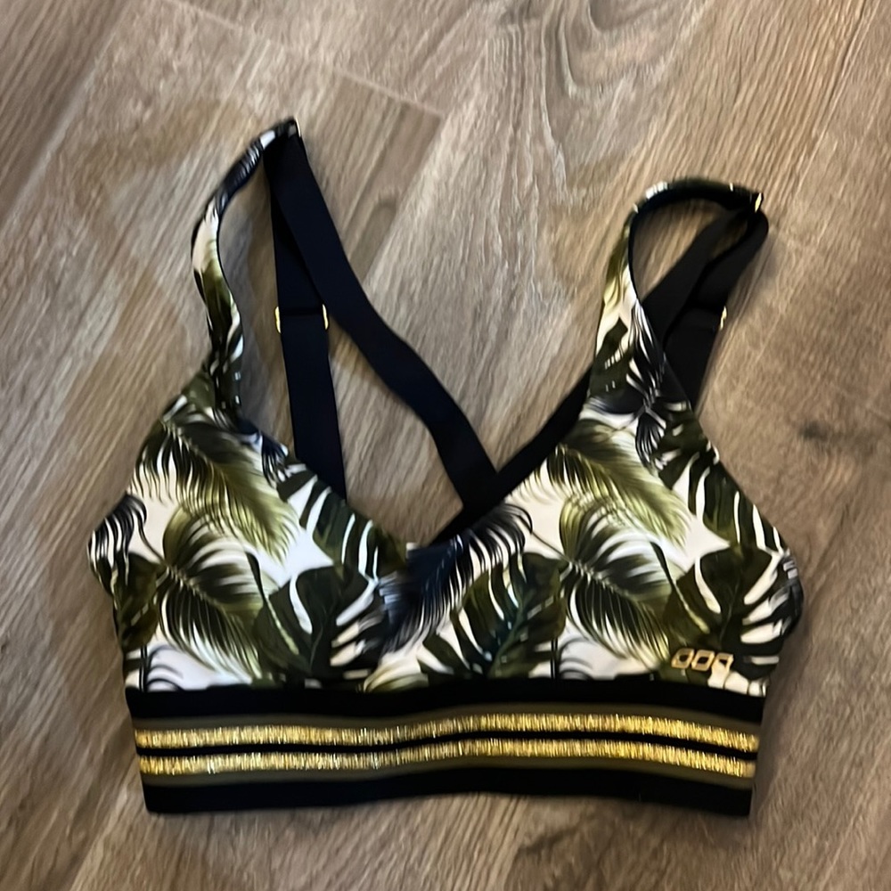 Lorna Jane like new sports bra